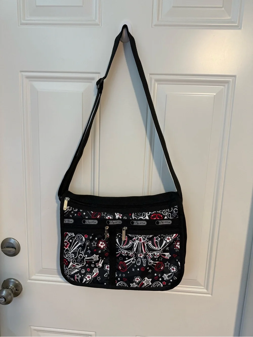 Lesportsac deluxe every day Black zip Bag with Red & White Graphic Print
